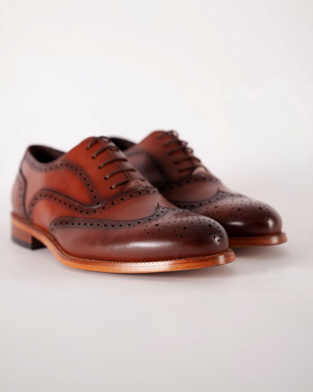 Human Scales Gustav Cognac – product view 2